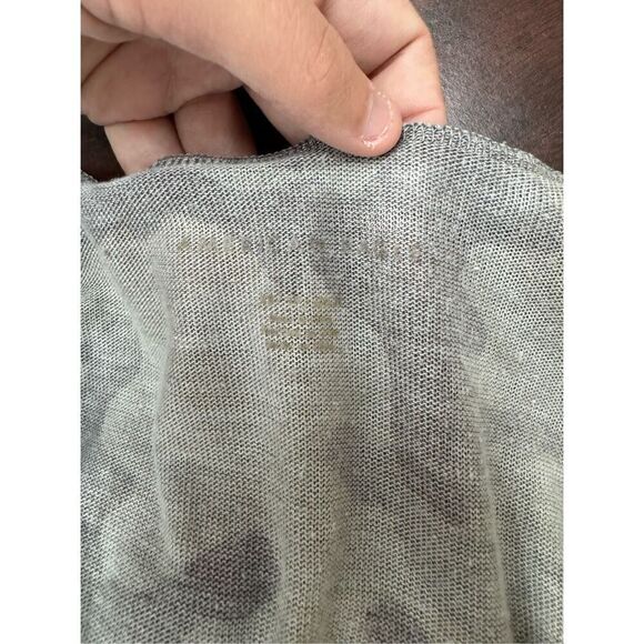 American Eagle Camouflage V-Neck Short Sleeve Blouse Size Medium - Picture 3 of 5